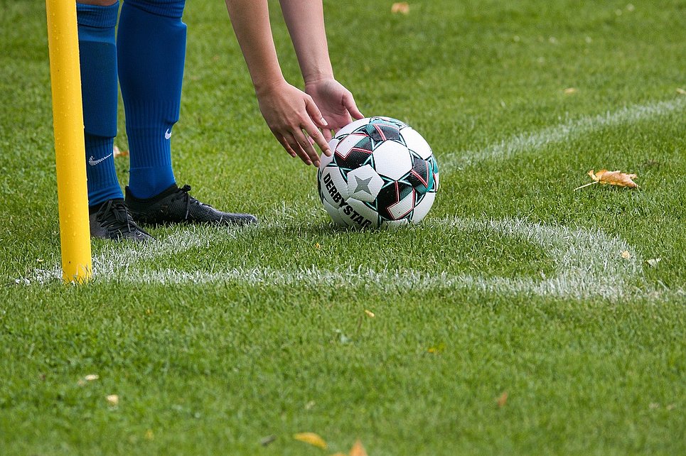 Bezirksliga-Mitte 13. Spieltag: Mendig behauptet Tabellenführung – Laubach und Mayen triumphieren
