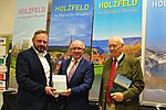 Übergabe der Holzfelder Chronik