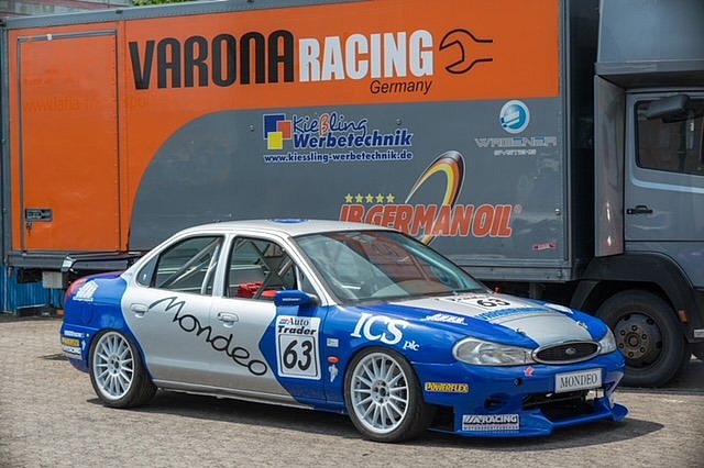 Mike Klebe geht beim 50. Oldtimer Grand Prix mit einem Leckerbissen an den Start