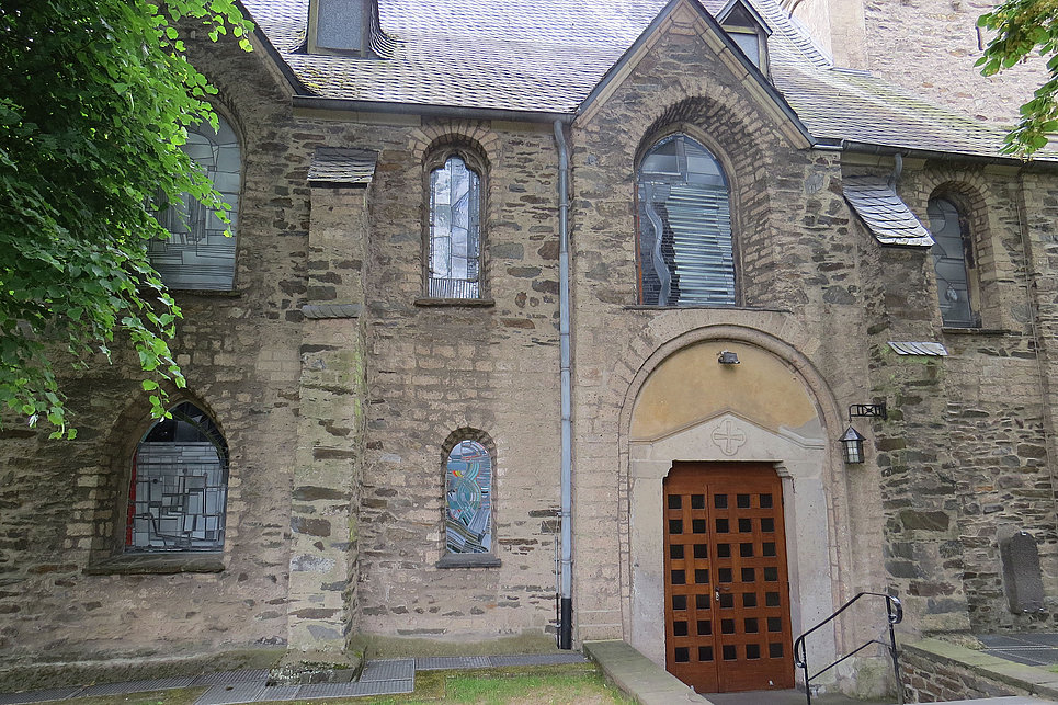 „Meistermann-Fenster“ der Neuwieder Feldkirche am 21. Mai entdecken