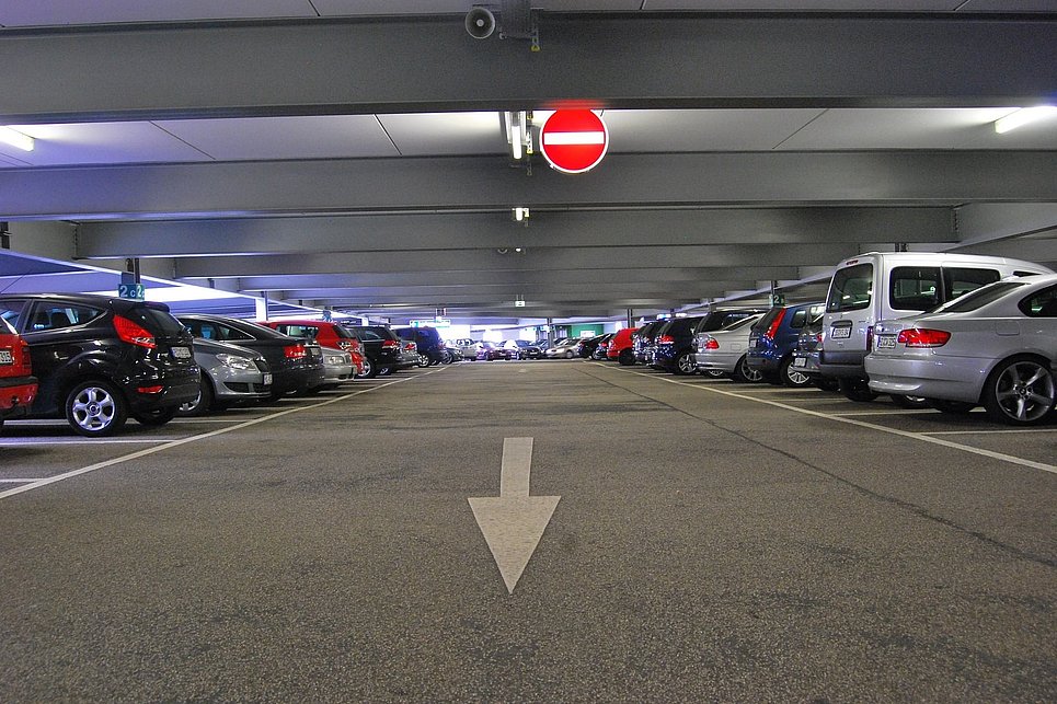 Parkplatzunfall – Nicht immer gilt „rechts vor links“