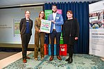 Überreichung der Mayener Anerkennungsurkunde 