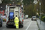 Unfall mit Müllwagen in Brohl Lützing - Entsorgungsmitarbeiter erleidet schwere Beinverletzung