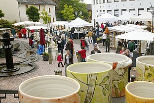 Bereits zum 43. Mal findet am Samstag (10 - 18 Uhr) und Sonntag (11 - 18 Uhr) der europäische Keramikmarkt der Stadt Höhr-Grenzhausen statt. 