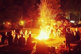  Auf die Festivalbesucher warten wieder viele Bands am Freitag und Samstag, sowie ein buntes Familienprogramm u.a. mit Karaoke und Puppentheater am Sonntag. 