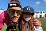 Vater-Tochter-Power in Stockholm: Während Papa Alex die Distanz meistert, startet Alba in ihre Triathlon-Karriere