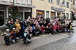 Mayener Grundschüler schmücken die Tannenbäume der Innenstadt