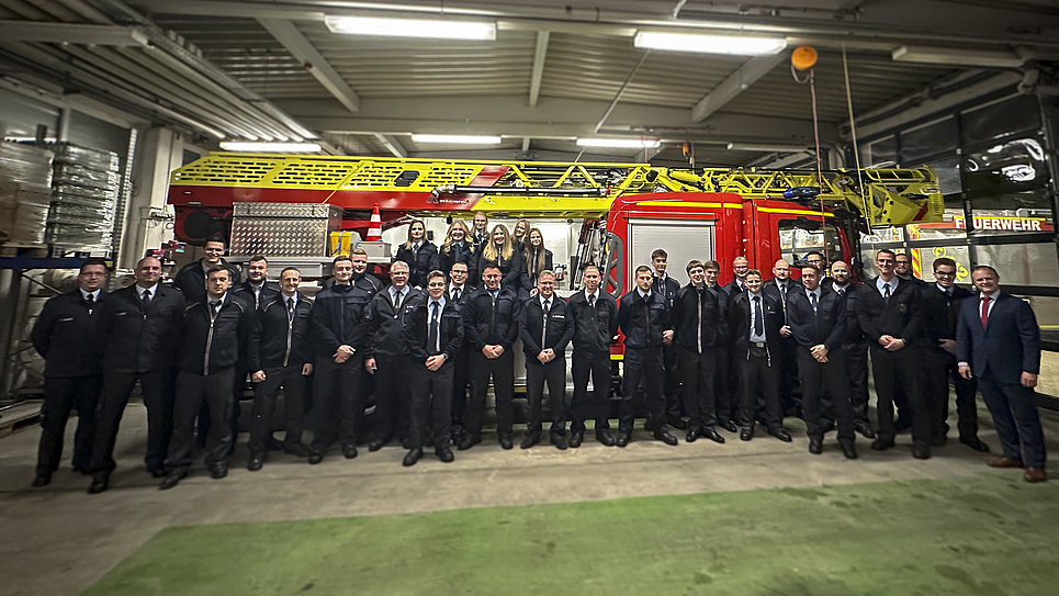 Feuerwehr Neuwied: 30 freiwillige Feuerwehrmänner beginnen Grundausbildung
