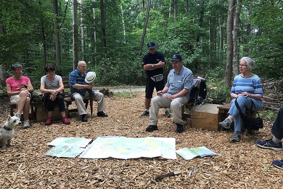 Waldspaziergang mit Dr. Jörg Henning und Peter Labonte
