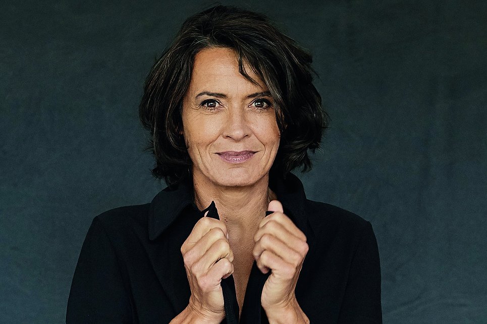 Offenherzig und humorvoll erzählt Ulrike Folkerts in ihrer Lesung am Mittwoch, 12. Juli, 20.15 Uhr, bei den Rommersdorf Festspielen von ihrem Kampf gegen innere und gegen äußere Widerstände.