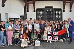 Achim Hütten mit den Austauschschülern