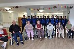 Junge Fußballer betreuen Senioren im Theresiahaus