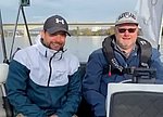 Der Gewinnspiel-Gewinner (rechts) und sein Bootsführerscheinlehrer Markus Knichel von onwater.de (links). 