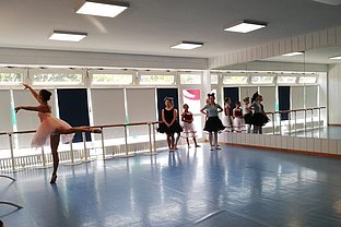 Die letzten Proben vor der Aufführung: Am 01. und 02. Juli präsentieren die Tänzer der Tanzschule am Rhein „Once Upon a Dance“ in der Stadthalle Lahnstein.
