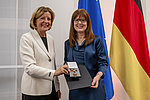 Manuela Altenkamp aus Lahnstein erhält Landesverdienstorden