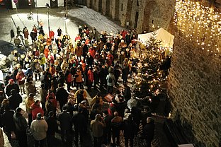 Adventssingen auf dem Salhofplatz: Ein festlicher Abend in Lahnstein