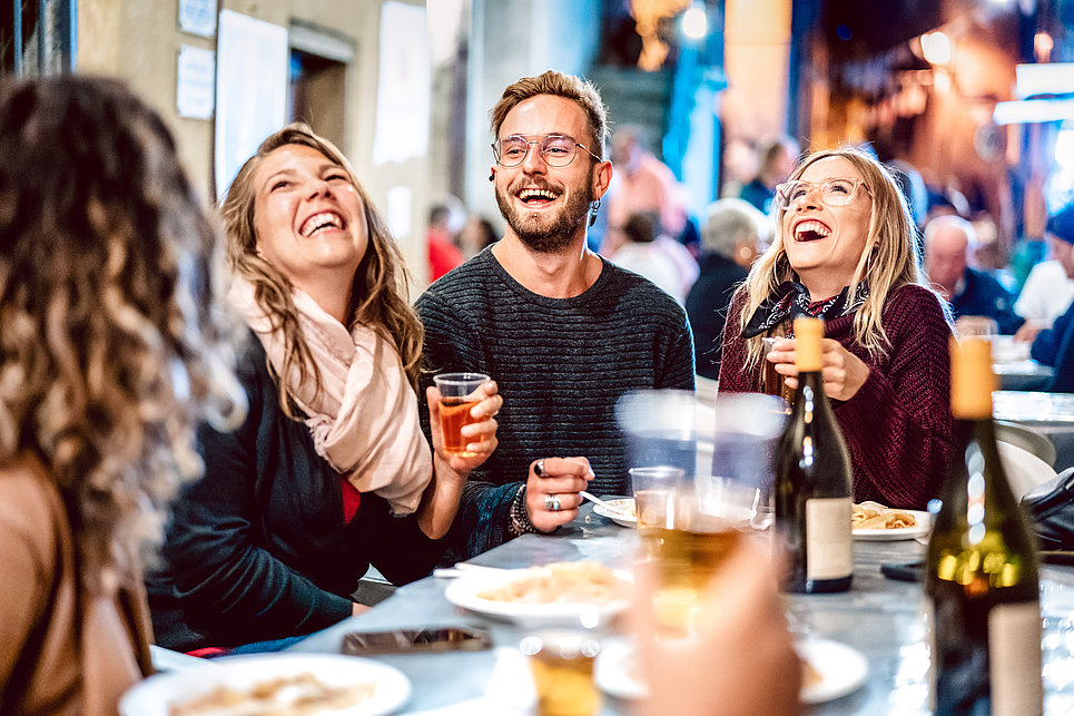 Der Wochenmarkt findet an diesem Tag wie gewohnt auch vormittags von 08 bis 14 Uhr statt. 