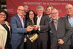 Michael Ophelders freut sich über seinen Preis
