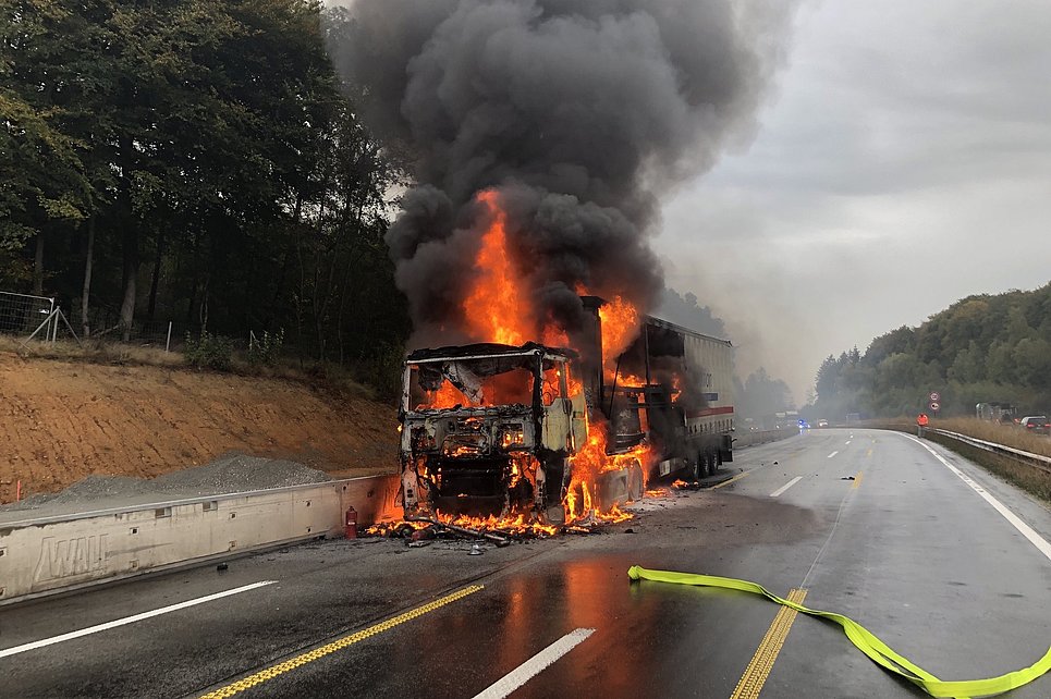 LKW-Brand auf A3 bei Oberhaid führt zu Verkehrsbehinderungen