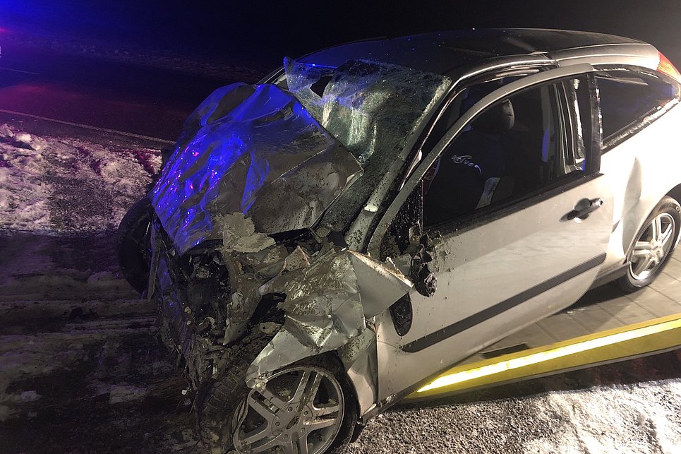 Tödlicher Verkehrsunfall zwischen Ettringen und Bell: PKW-Fahrer kollidiert mit Garagenmauer
