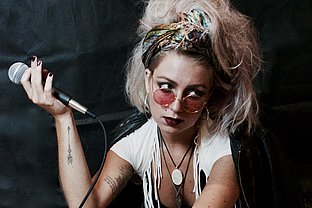 Die Stimme, die Herzen erobert: Georgia Crandon bringt Retro-Pop Magie nach Mendig