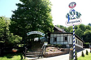 Der Eintritt inklusive Comedy und kalt-warmen Frühstücksbuffet (incl. Filterkaffee, Tee und Kakao) beträgt pro Person 25 €.