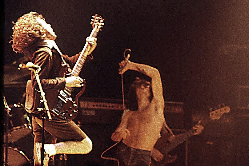 Wenn sie kommen, ertönen die Glocken der Hölle: AC/DC