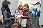 Geflüchtete aus der Ukraine mit Weihnachtsgeschenken überrascht