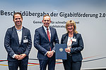 Gigabitausbau: Bundesminister Dr. Wissing überreicht Förderbescheid in Höhe von 35 Mio. €