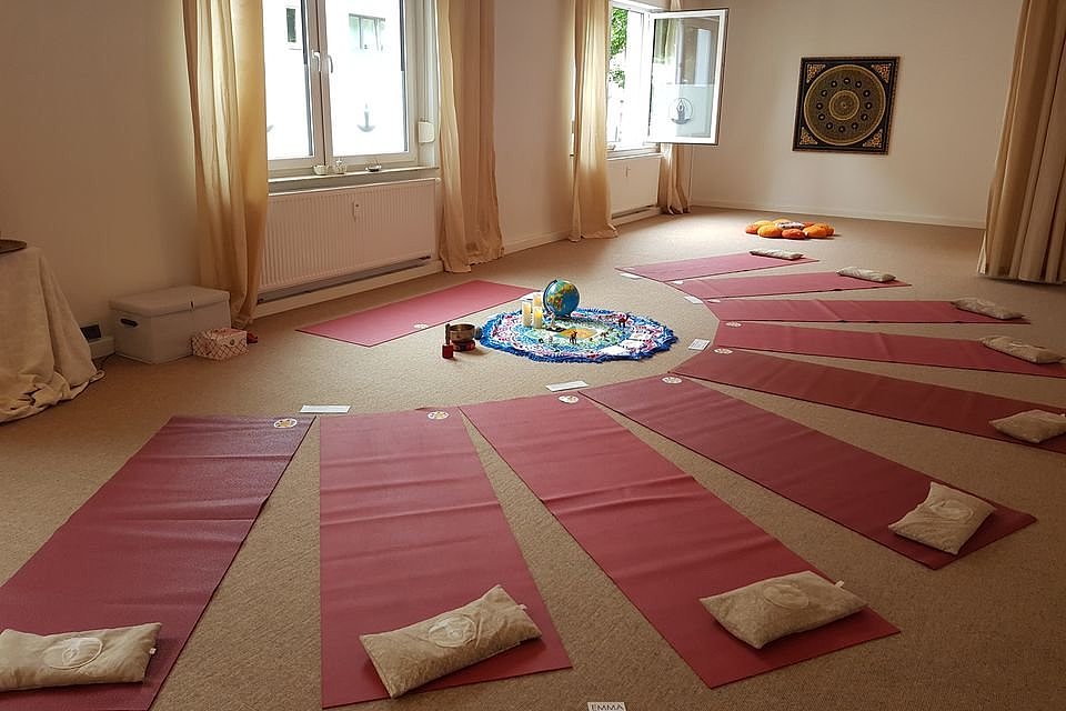 Anmeldung unter: www.mein-kinder-yoga.de