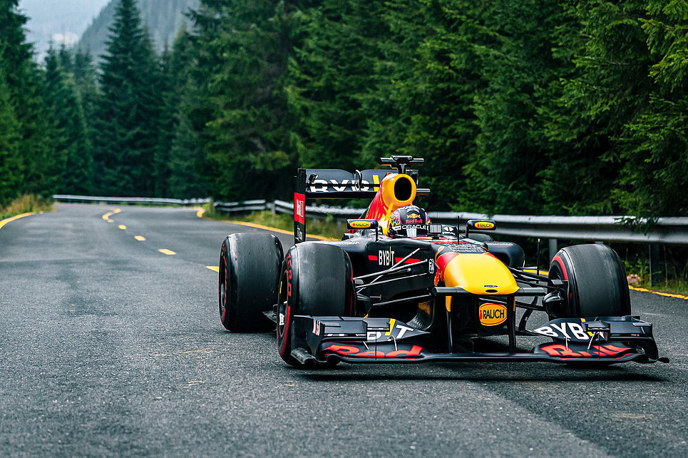 Red Bull Formula Nürburgring: Ein Motorsport-Erlebnis der Superlative beim 12h Rennen