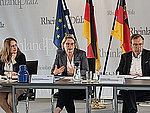 Bildungsministerin Dr. Stefanie Hubig, Andreas Göbel und Madeleine Reccius