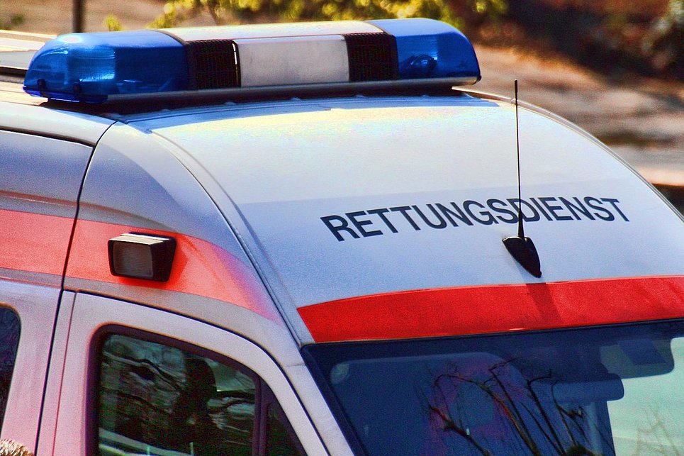 Schwerer Verkehrsunfall auf B42 bei Neuwied – Drei Personen verletzt