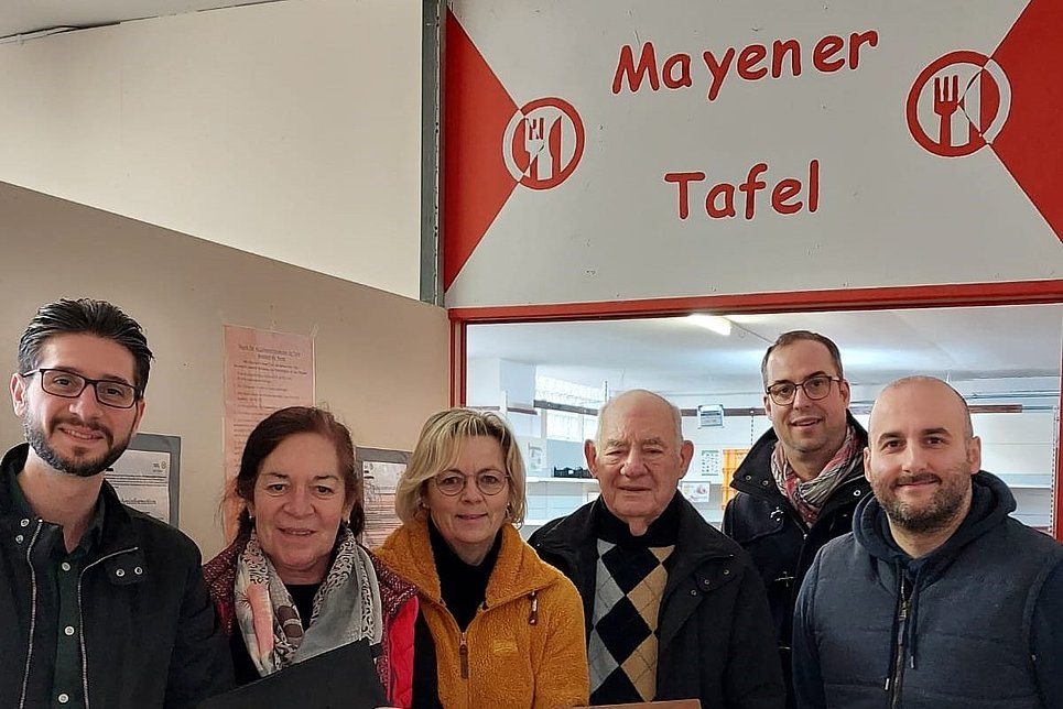 Waffelaktion in Mayen: Spenden für Mayener Tafel und Jugendgruppe der Caritas