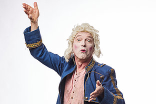 Das NN Theater Köln begibt sich am Montag, den 10. Juli, um 20.15 Uhr mit „Molière“ zu den Rommersdorfer Festspielen. 