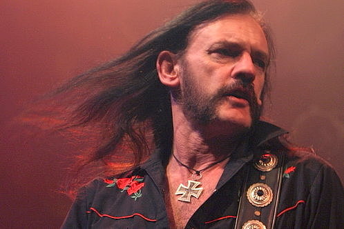 Lemmy Kilmister's von Whisky und Nikotin gestählte Stimme bringt die Welt wieder in Lot