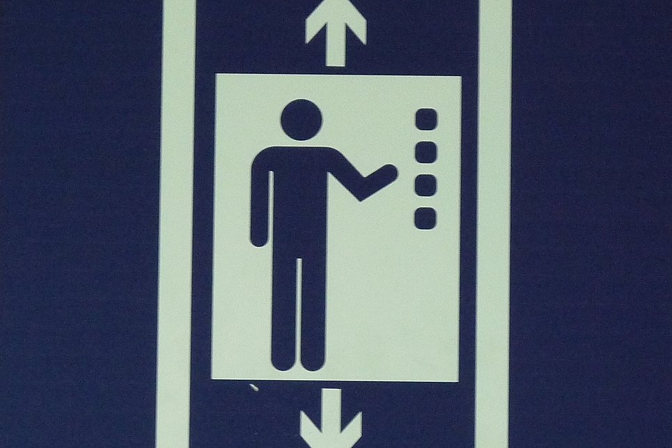 Symbolbild Aufzug