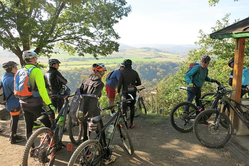 Kaffee, Kuchen, Klönen: Geführte Mountainbike-Tour durch die Vulkanregion am 14. Mai