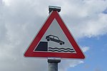 Verkehrsschild "Achtung, Ufer!"