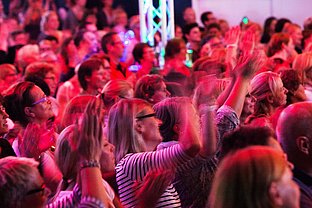 Das Kultformat "Rudelsingen" auf der Burghofbühne