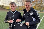 DFB-Schiedsrichter Luca Schlosser begleitet Maik Jakima bei dessen erster Spielleitung im Seniorenbereich