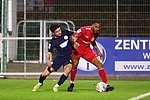 Henry John Croshwaite (blaues Trikot) und Koblenz' Innenverteidiger spielte in der Vorsaison noch für RWK. Am Dienstag traf Crosthwaite zweimal gegen seinen Ex-Klub. (Foto: red.) 