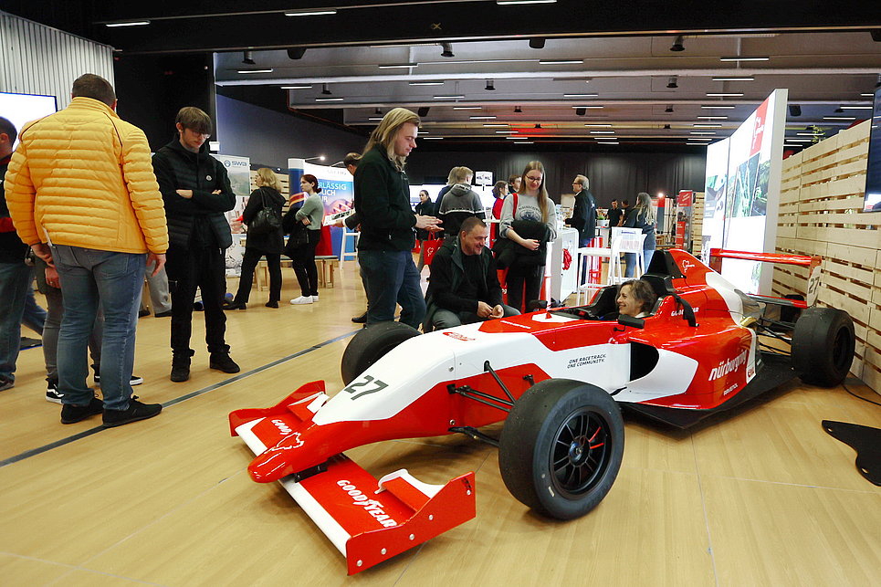 Erfolgreiche Premiere der regionalen Jobmessen am Nürburgring