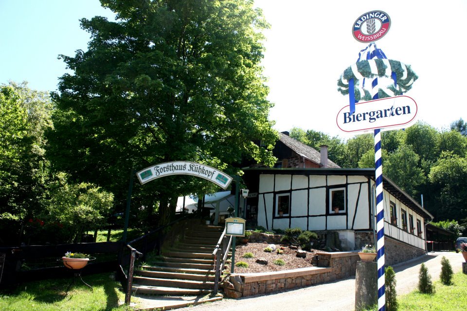 Der Eintritt inklusive Comedy und kalt-warmen Frühstücksbuffet (incl. Filterkaffee, Tee und Kakao) beträgt pro Person 25 €.