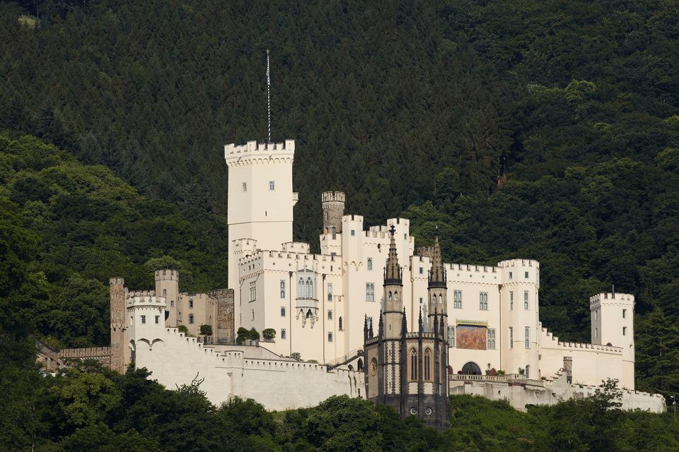Die Besucher werden am kommenden Sonntag um 11:30 Uhr auf eine Forschungstour mitgenommen und entdecken während der Spezialführung, wie viele spannende Themen sich in den Fenstern von Schloss Stolzenfels verstecken.