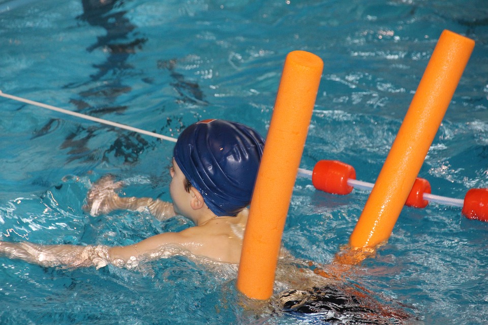 Es ist einfacher Taylor Swift Karten zu bekommen, als sein Kind für einen Schwimmkurs anzumelden.
